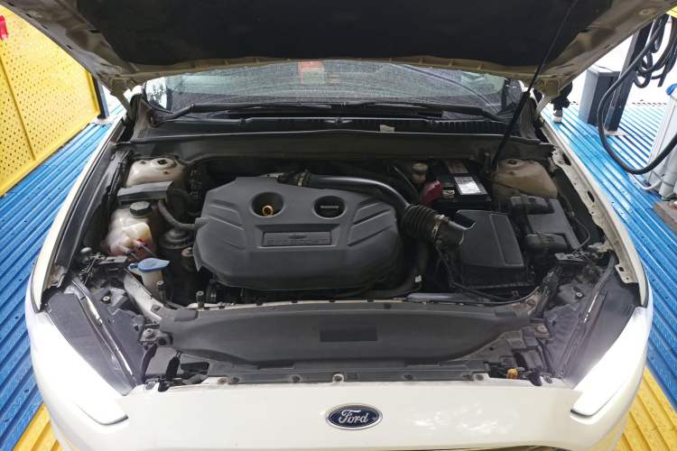 Used Ford Mondeo 2013 2.0L GTDi 200 Fashion Edition Engine Bay