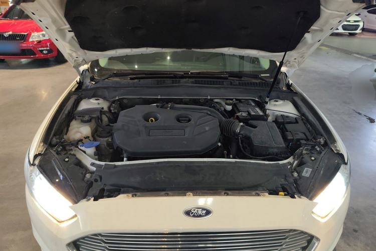 Used Ford Mondeo 2013 2.0L GTDi 200 Fashion Edition Engine Bay