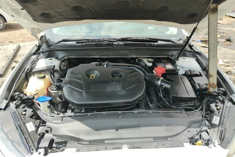 Used Ford Mondeo 2013 2.0L GTDi 200 Fashion Edition Engine Bay