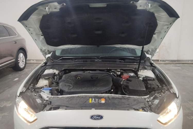 Used Ford Mondeo 2013 2.0L GTDi 200 Fashion Edition Engine Bay