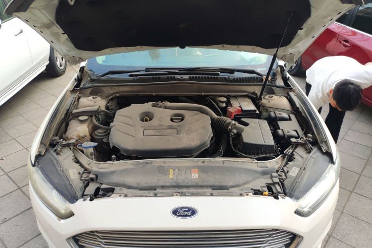 Used Ford Mondeo 2013 2.0L GTDi 200 Luxury Model Engine Bay