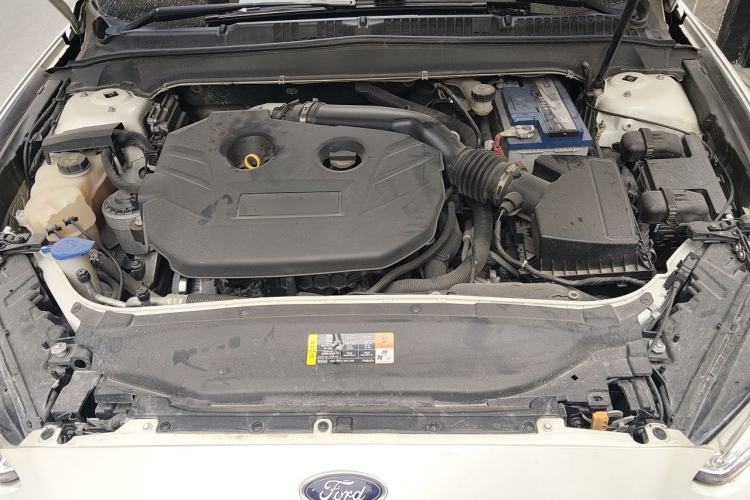 Used Ford Mondeo 2013 2.0L GTDi240 Luxury Sport Model Engine Bay