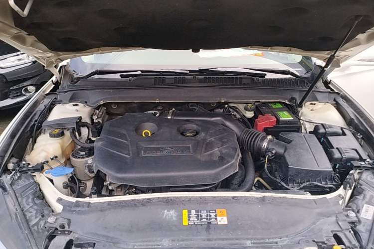 Used Ford Mondeo 2013 2.0L GTDi 200 Luxury Model Engine Bay
