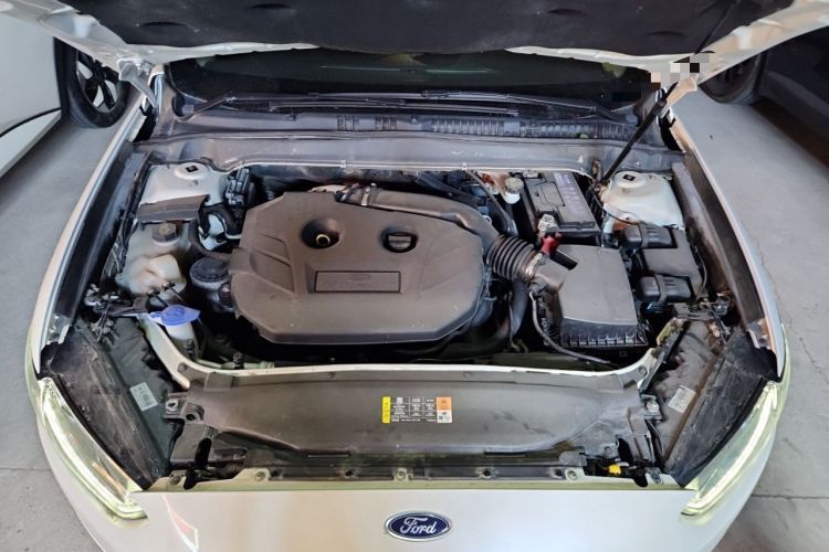Used Ford Mondeo 2013 2.0L GTDi 200 Luxury Model Engine Bay