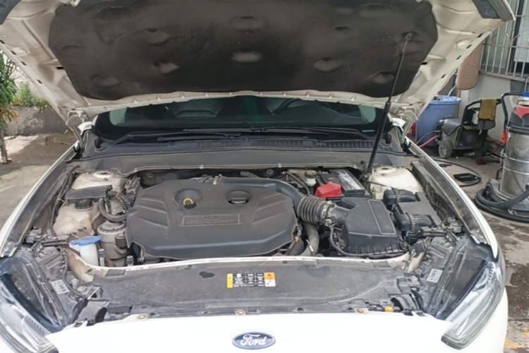 Used Ford Mondeo 2013 2.0L GTDi 200 Luxury Model Engine Bay