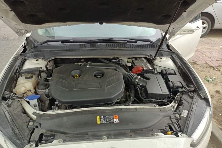 Used Ford Mondeo 2013 2.0L GTDi 200 Luxury Model Engine Bay