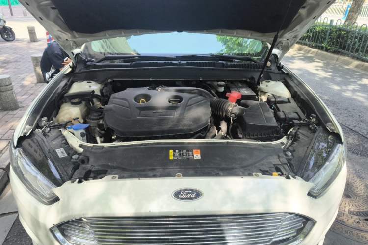 Used Ford Mondeo 2013 2.0L GTDi 200 Luxury Model Engine Bay