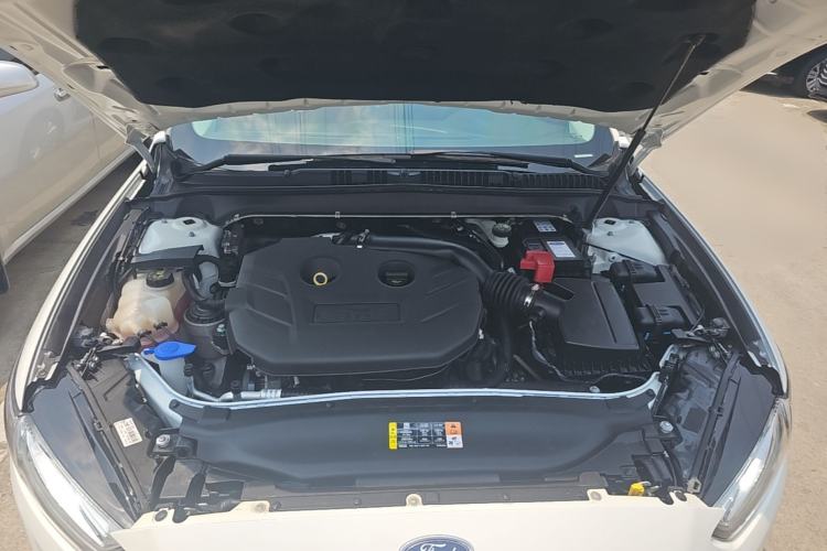 Used Ford Mondeo 2013 2.0L GTDi 200 Luxury Model Engine Bay