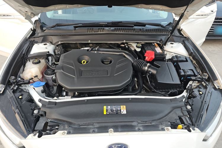 Used Ford Mondeo 2013 2.0L GTDi 200 Fashion Edition Engine Bay
