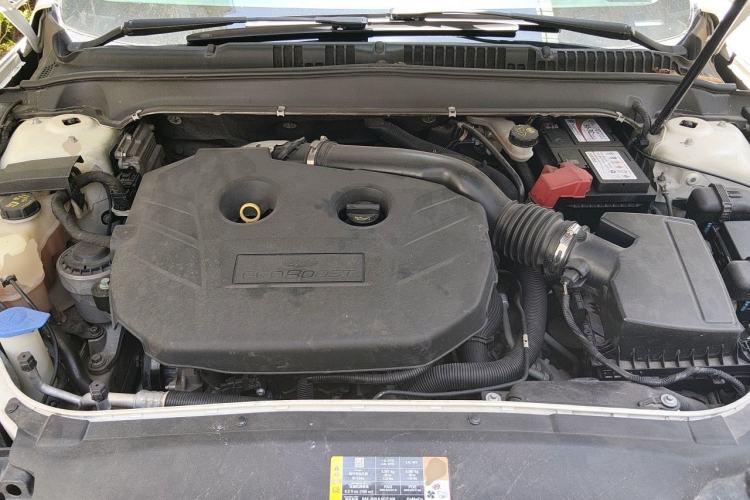 Used Ford Mondeo 2013 2.0L GTDi 200 Luxury Model Engine Bay