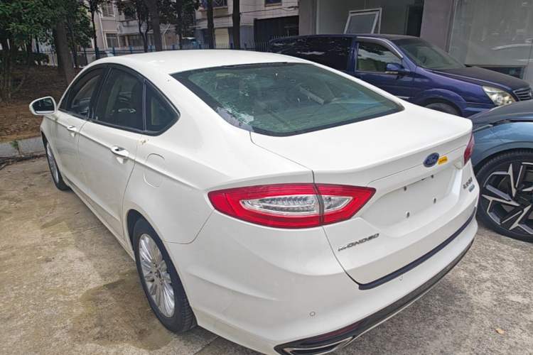 Used Ford Mondeo 2013 2.0L GTDi 200 Luxury Model Exterior 2