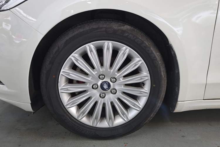 Used Ford Mondeo 2013 2.0L GTDi 200 Luxury Model Exterior 2