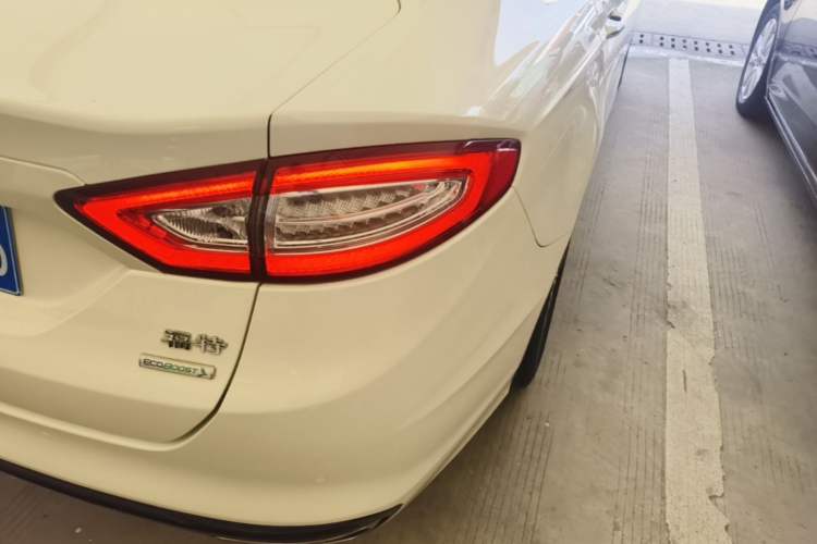 Used Ford Mondeo 2013 2.0L GTDi 200 Luxury Model Exterior 3