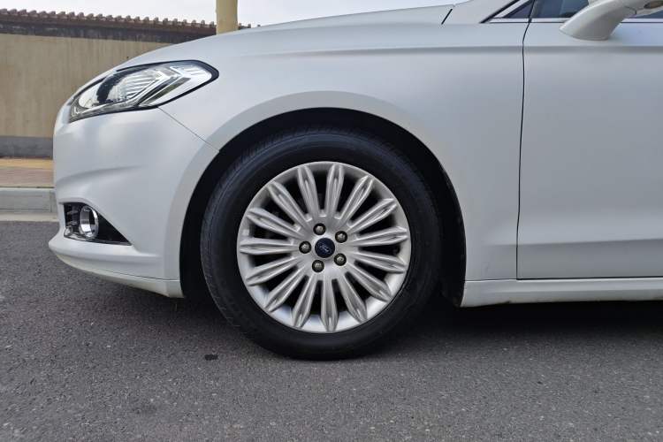 Used Ford Mondeo 2013 2.0L GTDi 200 Luxury Model Exterior 3