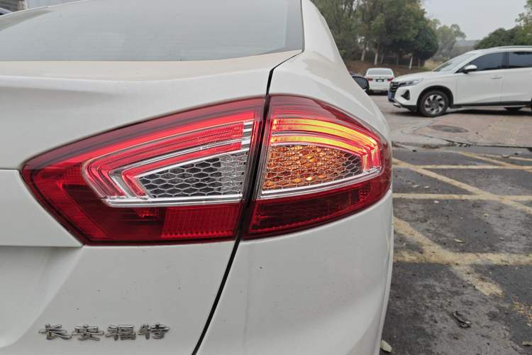 Used Ford Mondeo 2013 2.3L Fashion Edition Exterior 3