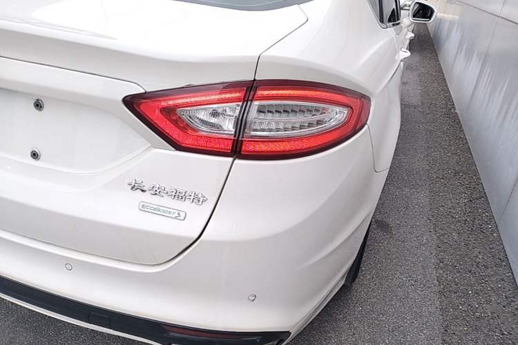 Used Ford Mondeo 2013 2.0L GTDi 200 Luxury Model Exterior 3