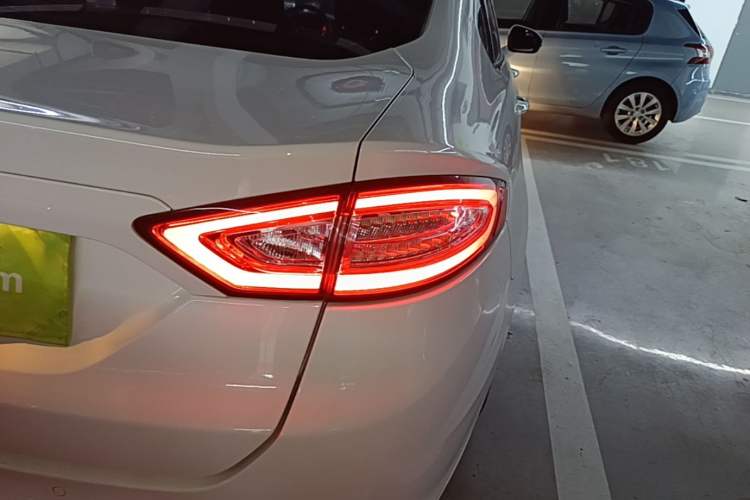 Used Ford Mondeo 2013 2.0L GTDi 200 Fashion Edition Exterior 3
