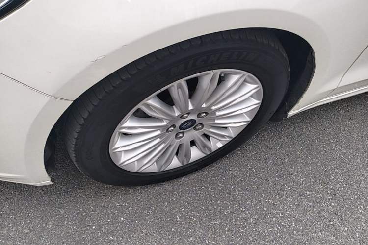 Used Ford Mondeo 2013 2.0L GTDi 200 Luxury Model Exterior 4