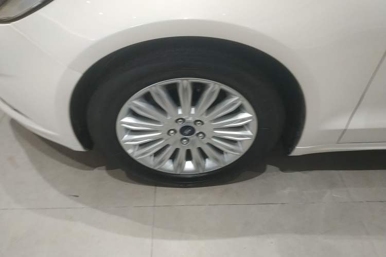 Used Ford Mondeo 2013 2.0L GTDi 200 Luxury Model Exterior 4