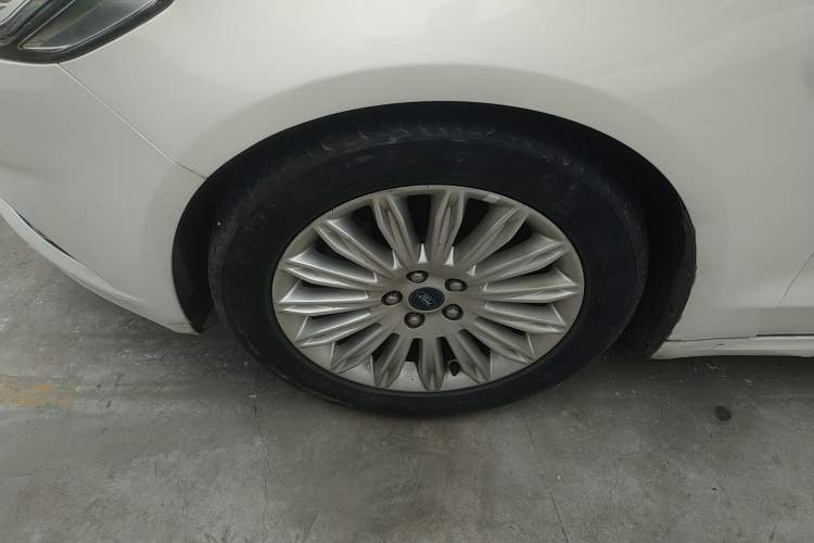 Used Ford Mondeo 2013 2.0L GTDi 200 Luxury Model Exterior 4