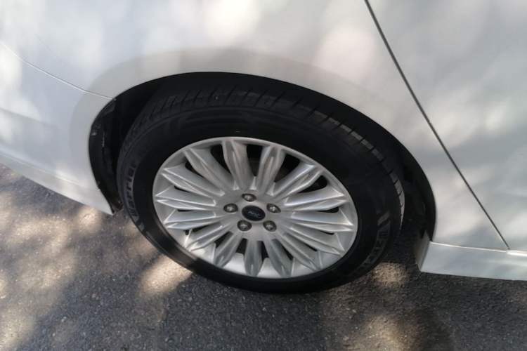 Used Ford Mondeo 2013 2.0L GTDi 200 Luxury Model Exterior 5