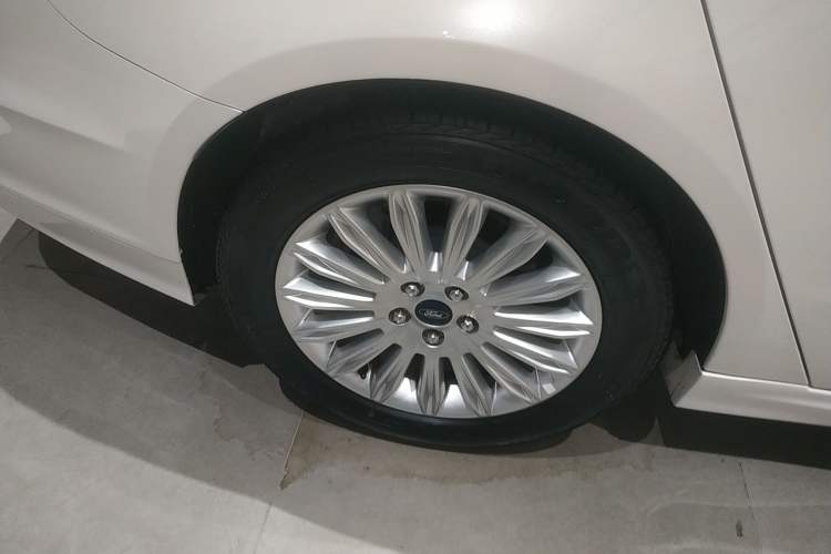 Used Ford Mondeo 2013 2.0L GTDi 200 Luxury Model Exterior 5