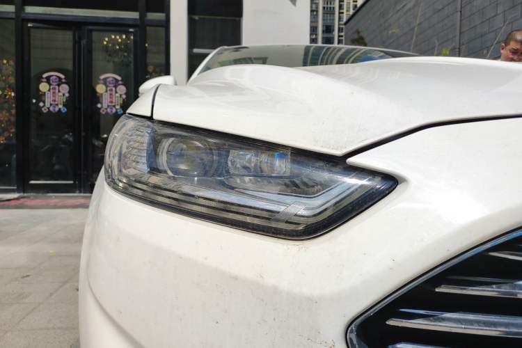 Used Ford Mondeo 2013 2.0L GTDi 200 Luxury Model Exterior 6
