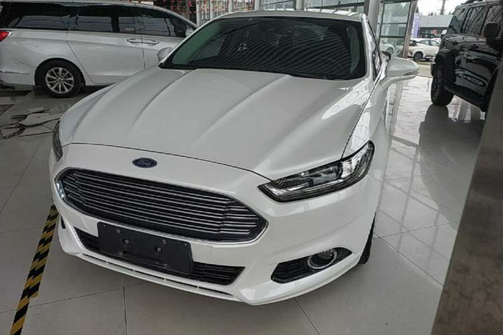 Used Ford Mondeo 2013 2.0L GTDi 200 Luxury Model Front Left 45 Deg