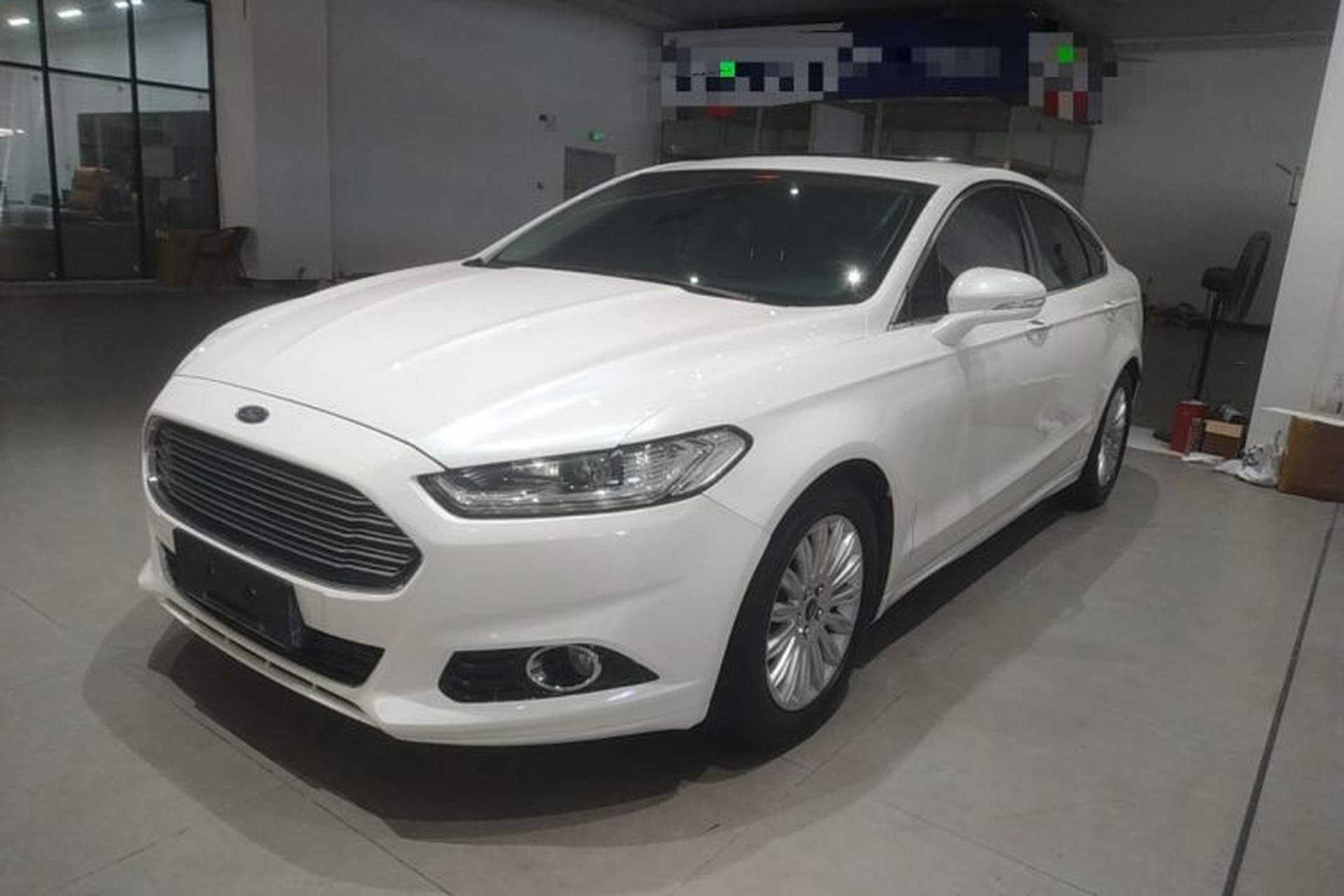 Used Ford Mondeo 2013 2.0L GTDi 200 Luxury Model Front Left 45 Deg