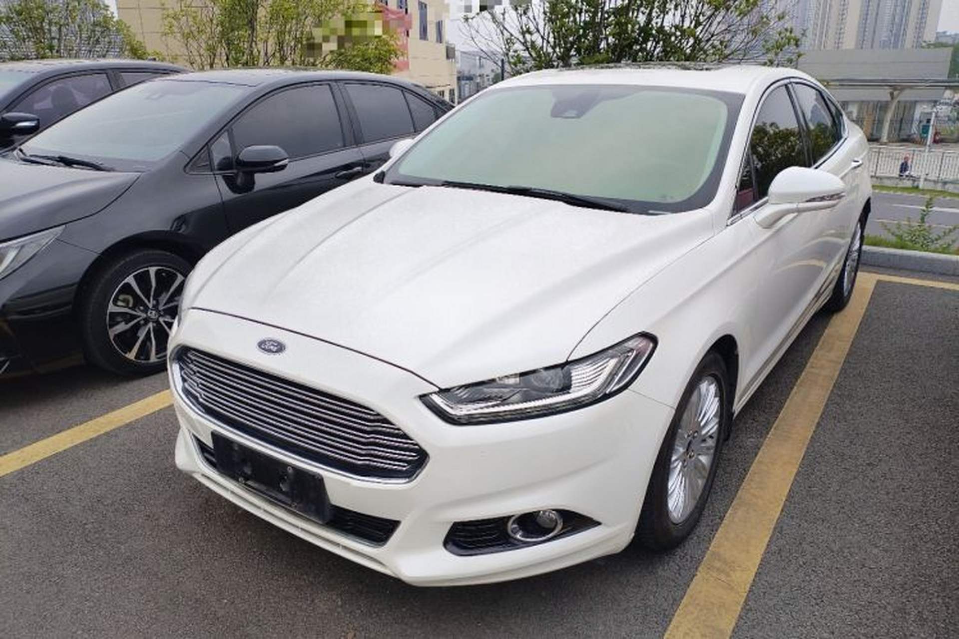Used Ford Mondeo 2013 2.0L GTDi 200 Luxury Model Front Left 45 Deg