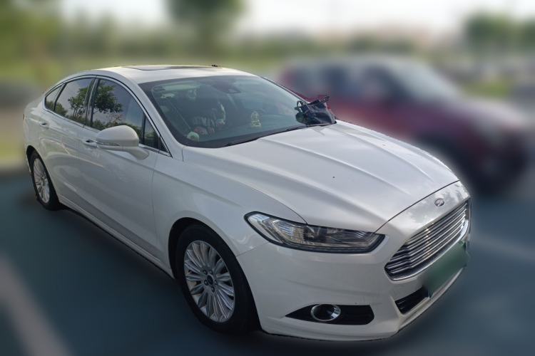 Used Ford Mondeo 2013 2.0L GTDi 200 Luxury Model Front Right 45 Deg