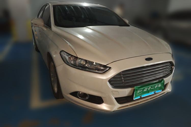 Used Ford Mondeo 2013 2.0L GTDi 200 Luxury Model Front Right 45 Deg