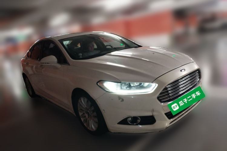Used Ford Mondeo 2013 2.0L GTDi 200 Luxury Model Front Right 45 Deg
