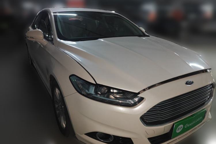Used Ford Mondeo 2013 2.0L GTDi 200 Luxury Model Front Right 45 Deg