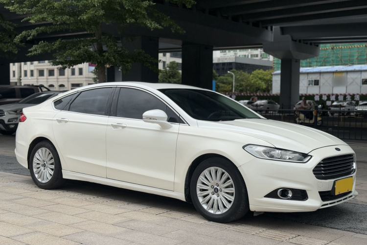 Used Ford Mondeo 2013 2.0L GTDi 200 Fashion Edition Front Right 45 Deg