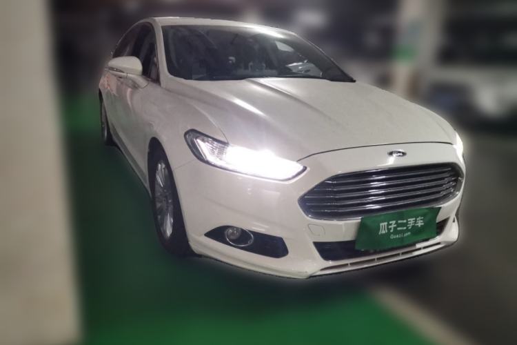 Used Ford Mondeo 2013 2.0L GTDi 200 Luxury Model Front Right 45 Deg