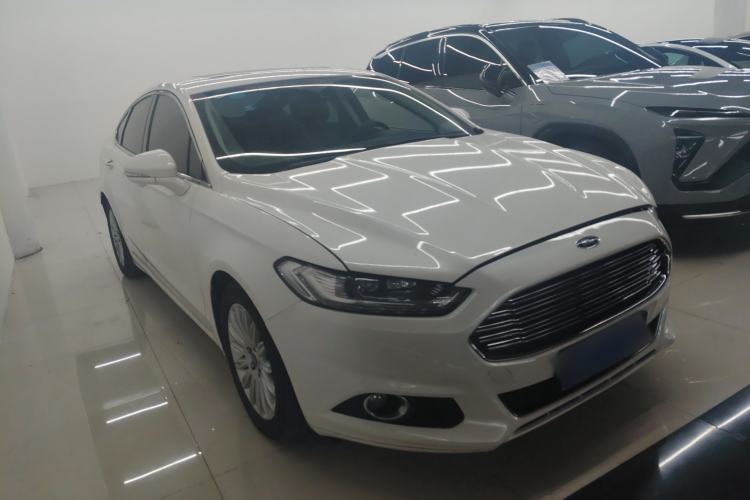 Used Ford Mondeo 2013 2.0L GTDi 200 Luxury Model Front Right 45 Deg