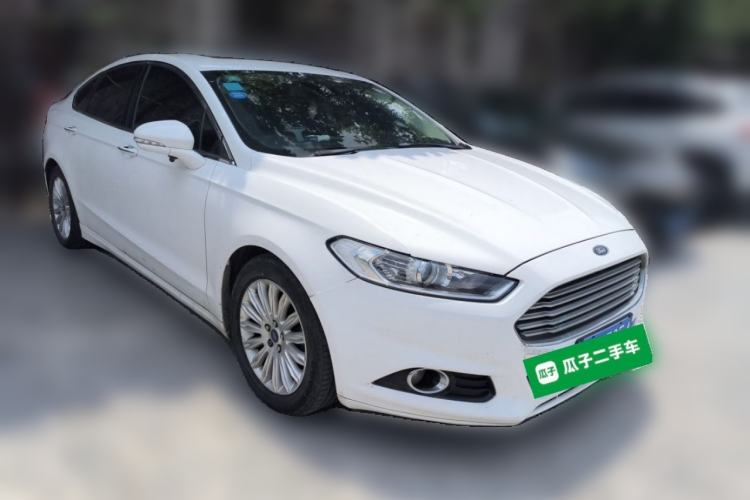 Used Ford Mondeo 2013 2.0L GTDi 200 Luxury Model Front Right 45 Deg