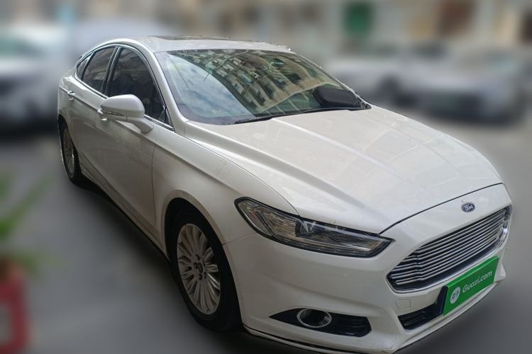 Used Ford Mondeo 2013 2.0L GTDi 200 Luxury Model Front Right 45 Deg