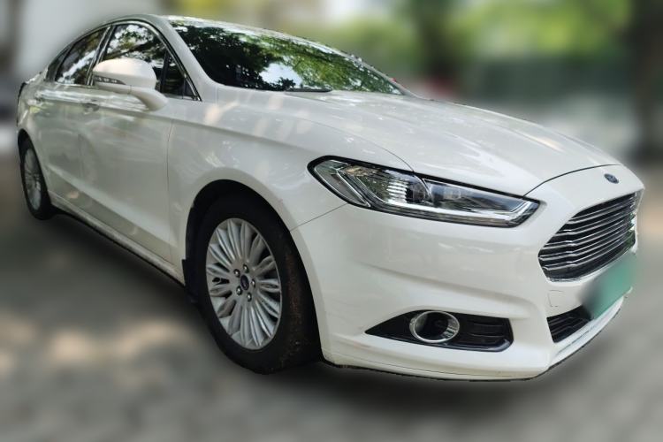 Used Ford Mondeo 2013 2.0L GTDi 200 Luxury Model Front Right 45 Deg