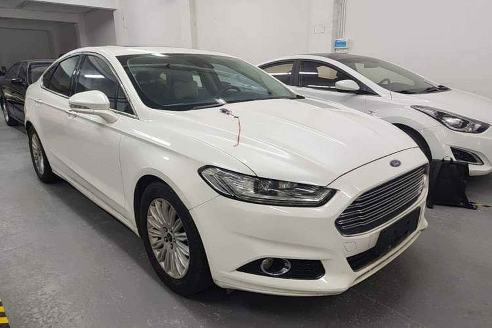 Used Ford Mondeo 2013 2.0L GTDi 200 Luxury Model Front Right 45 Deg