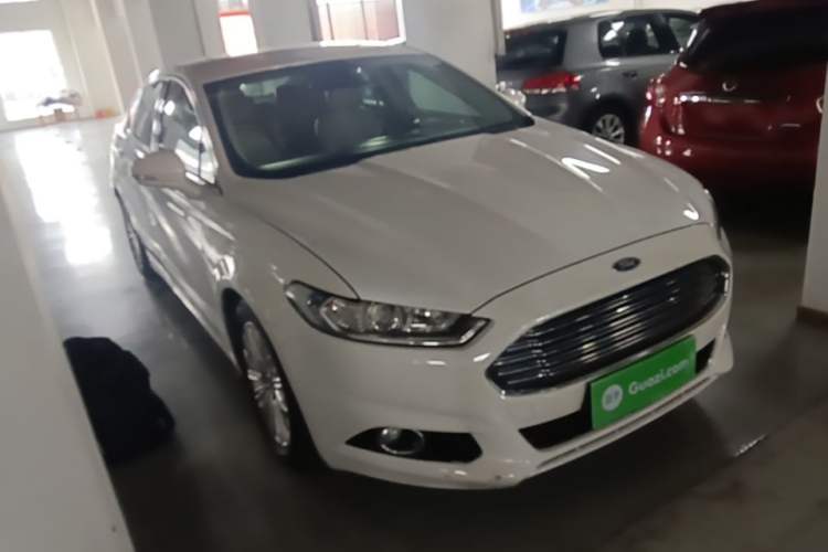 Used Ford Mondeo 2013 2.0L GTDi 200 Fashion Edition Front Right 45 Deg
