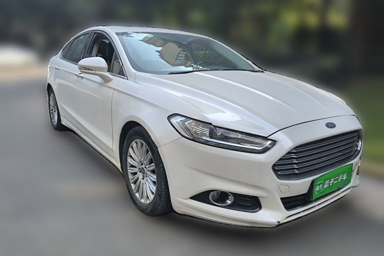 Used Ford Mondeo 2013 2.0L GTDi 200 Luxury Model Front Right 45 Deg