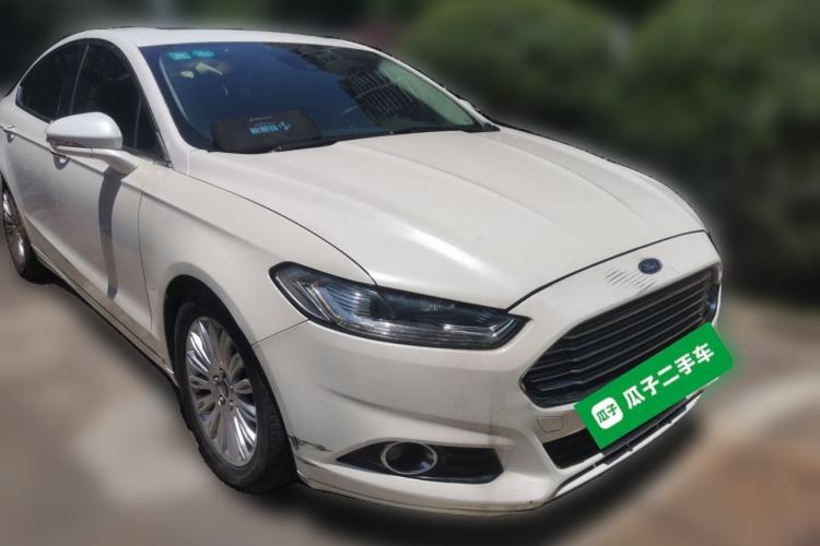 Used Ford Mondeo 2013 2.0L GTDi 200 Luxury Model Front Right 45 Deg