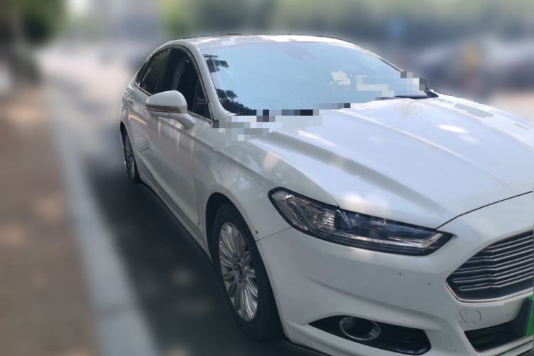 Used Ford Mondeo 2013 2.0L GTDi 200 Luxury Model Front Right 45 Deg