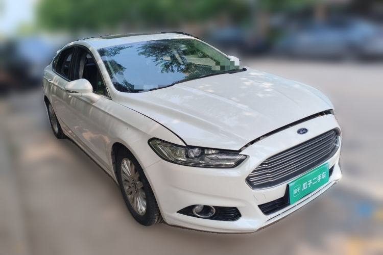 Used Ford Mondeo 2013 2.0L GTDi 200 Luxury Model Front Right 45 Deg