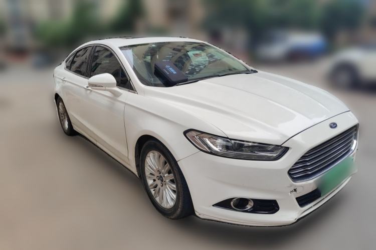 Used Ford Mondeo 2013 2.0L GTDi 200 Luxury Model Front Right 45 Deg