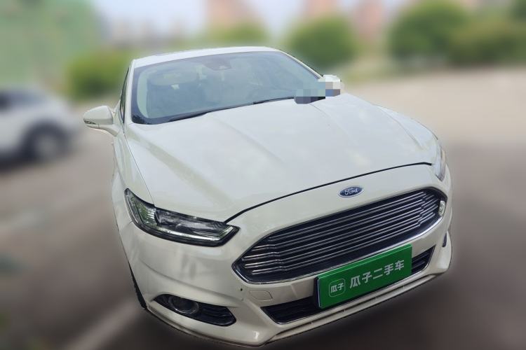 Used Ford Mondeo 2013 2.0L GTDi 200 Luxury Model Front Right 45 Deg