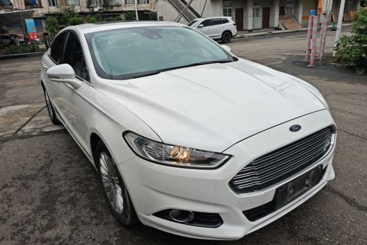 Used Ford Mondeo 2013 2.0L GTDi 200 Fashion Edition Front Right 45 Deg