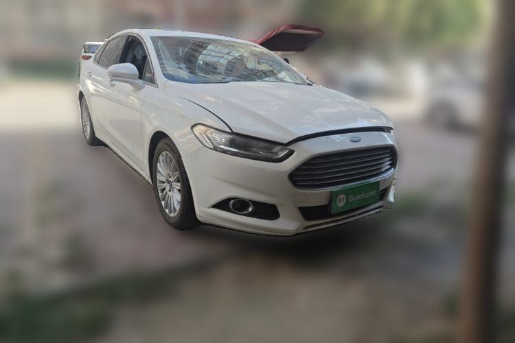 Used Ford Mondeo 2013 2.0L GTDi 200 Luxury Model Front Right 45 Deg